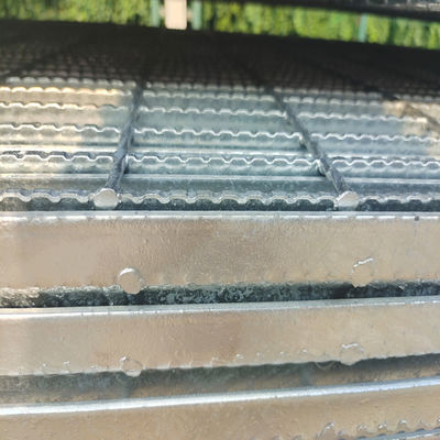 Customizable Construction Sites serrated steel bar grating Resistant Corrosion