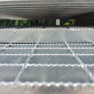 Stainless Steel Non-Slip Grating in 1000x1000mm Size for Industrial Flooring Solutions