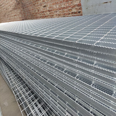 Bright Surface Hot Dip Galvanized 30x30mm Industrial Steel Grating In Silver