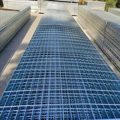 Catwalk Heavy Duty Steel Grating Serrated Anti Corrosion Construction Galvanized