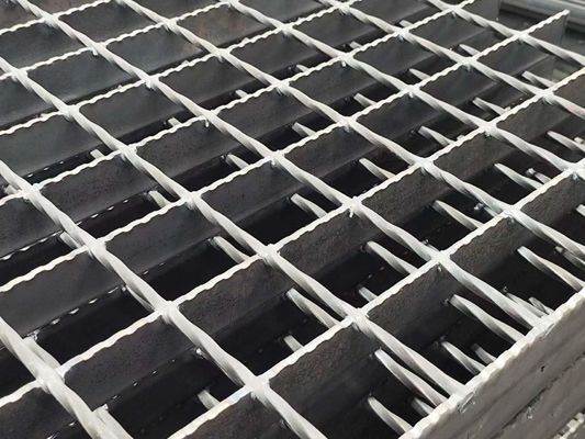 Heavy Duty Machine Pressure Welding Galvanized Steel Bar Grating With 3mm Cross Bar