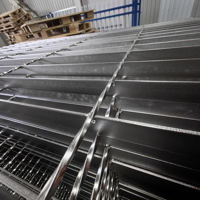 30*30*3mm Steel Floor Decking Metal Grating Machine Pressure Welded