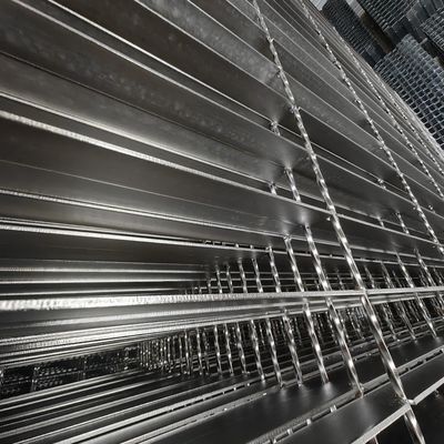 Smooth Surface Industrial Welded Steel Grating With 30mm Bearing Bar Pitch