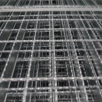 Silver Coated 30mm Bearing Bar Pitched / Spaced Galvanized Floor Steel Grating