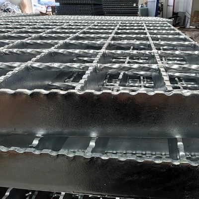 Heavy Duty Steel Floor Decking Grating With Machine Pressure Welded 30mm Flat Bar Bearing Pitch