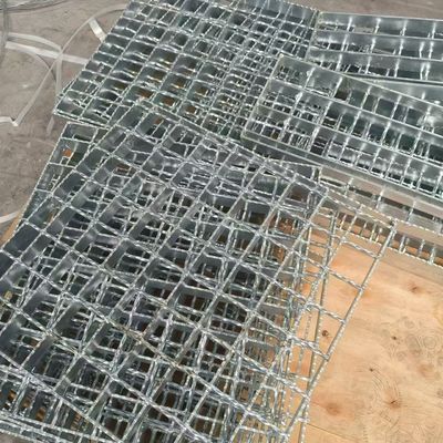 Various sizes of materials can be customized wear-resistant anti-slip steel grsting