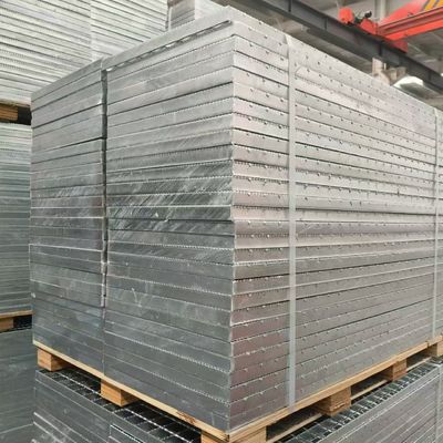 Large output, wide application range and long life of steel grating