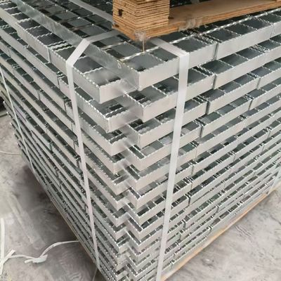Large output, wide application range and long life of steel grating