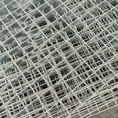Large output, wide application range and long life of steel grating