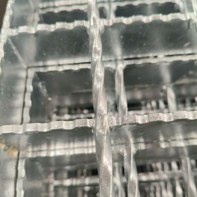 Machine cutting, a variety of welding methods of fireproof steel grid