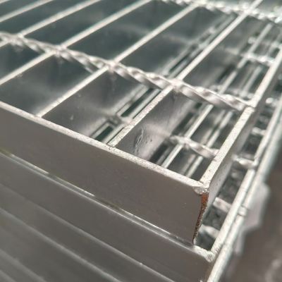 Machine cutting, a variety of welding methods of fireproof steel grid