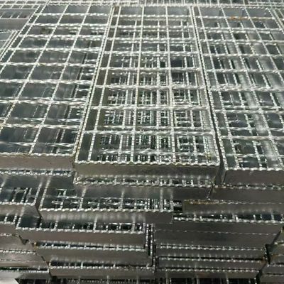 Steel grid plate with load capacity and bending resistance to effectively prevent deformation