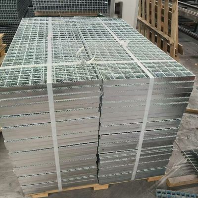 Steel grid plate with load capacity and bending resistance to effectively prevent deformation