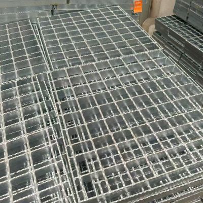 We can lay the steel grid for the road in the farm Anti-corrosion and anti-extrusion
