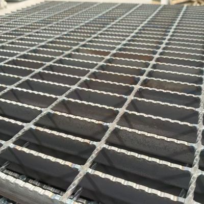Steel grid plate with anti-slip and anti-wind drainage, which can be used for a long time in the mine