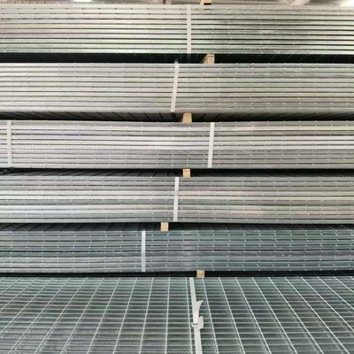 Torque resistance, high hardness and uniform force of anti-corrosion steel grid