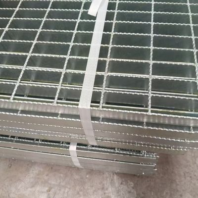 Steel grid plate with anti-slip and anti-wind drainage, which can be used for a long time in the mine