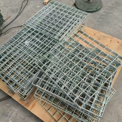 Torque resistance, high hardness and uniform force of anti-corrosion steel grid