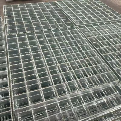 Steel grid plate with anti-slip and anti-wind drainage, which can be used for a long time in the mine