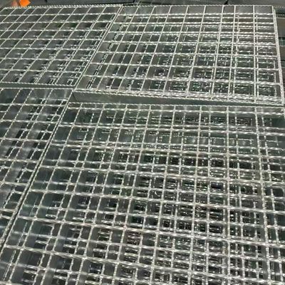 We can lay the steel grid for the road in the farm Anti-corrosion and anti-extrusion
