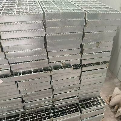 The surface is a serrated silver steel grating with good connection