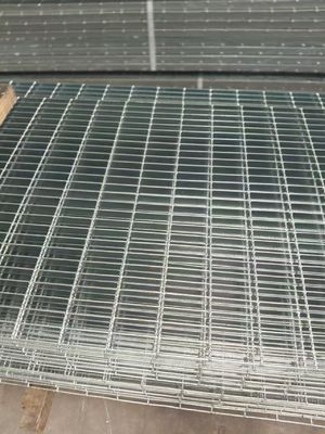 Municipal engineering laying road wind and high temperature steel grating