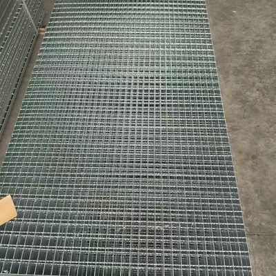 Municipal engineering laying road wind and high temperature steel grating