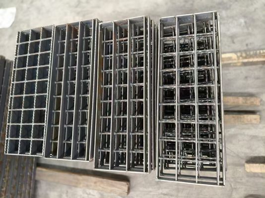 About the zigzag steel grating used in the machining shopNon-slip light weight