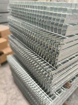About the zigzag steel grating used in the machining shopNon-slip light weight