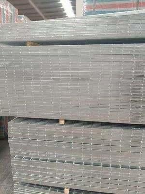 Welding of edge sealing structure, effective flow of steel grid plate