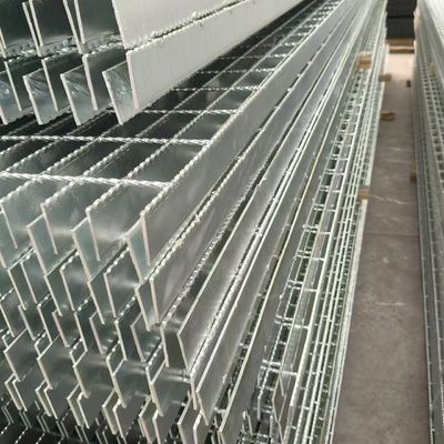 Welding of edge sealing structure, effective flow of steel grid plate
