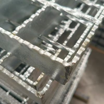 Windproof, corrosion-proof steel grating used in factory workshops