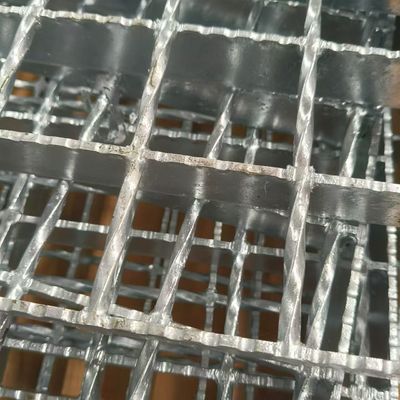 Windproof, corrosion-proof steel grating used in factory workshops