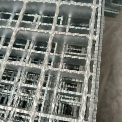 20 X 2 Bolt Heavy Duty Steel Grating 30mm Machine Welded For Industrial Platform