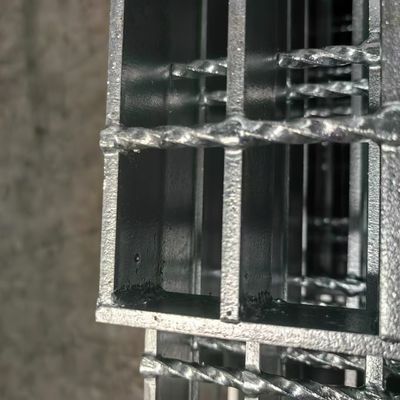 Smooth Silver Bearing Bar Galvanized Flat steel grating with 3mm Crossbars