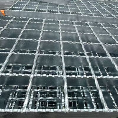 Welded Steel Grating 30mm Pitch Bearing Bars For Welding Process Bright Surface YB/T4001.1-2007