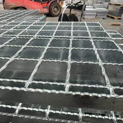 Welded Steel Grating 30mm Pitch Bearing Bars For Welding Process Bright Surface YB/T4001.1-2007