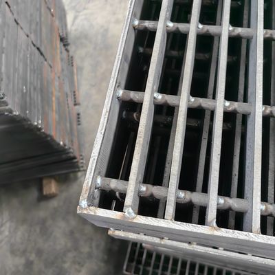 Industrial Steel Floor Decking Grating with 30mm Bearing Bar Spacing