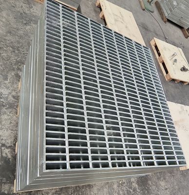 30x30mm Galvanized Industrial Steel Grating With 3mm Cross Bar By Machine Pressure