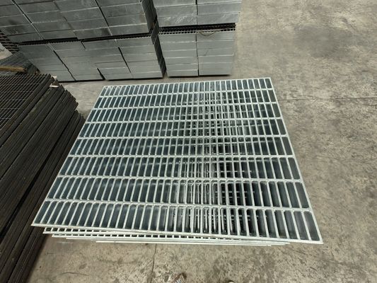 30x30mm Galvanized Industrial Steel Grating With 3mm Cross Bar By Machine Pressure