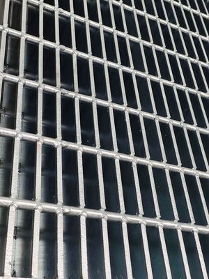 30x30mm Galvanized Industrial Steel Grating With 3mm Cross Bar By Machine Pressure