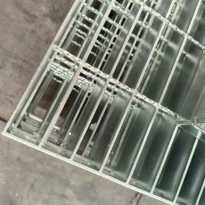 Heavy Duty Reinforced Edges serrated steel grating High Impact Resistance