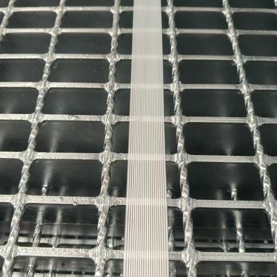 Heavy Duty Reinforced Edges serrated steel grating High Impact Resistance