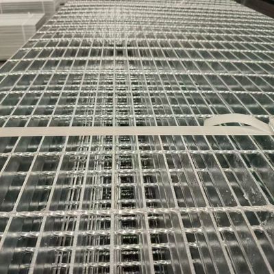 Lightweight Strong Industrial Walkway Grating 30mm Bearing Bar Pitch