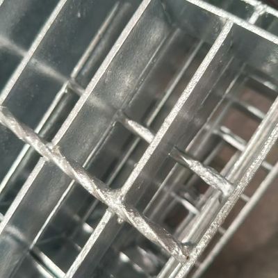 Easy-Clean Steel Grating: Simplifying Maintenance and Upkeep