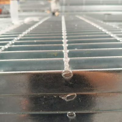 High-Visibility Steel Grating: Improving Safety with Reflective or Bright Colors