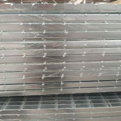 High-Visibility Steel Grating: Improving Safety with Reflective or Bright Colors