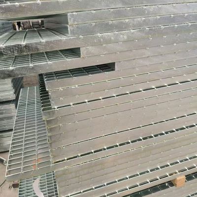 Anti-Slip Heavy Duty Steel Grating with 30mm Bearing Bar Pitch and High Load Capacity