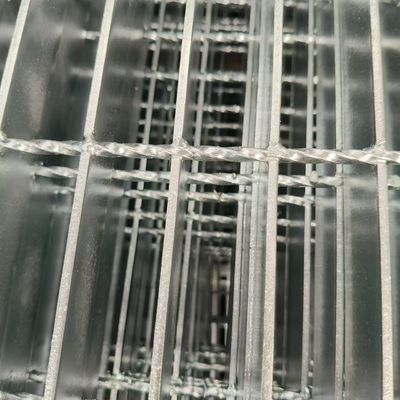 Anti-Slip Heavy Duty Steel Grating with 30mm Bearing Bar Pitch and High Load Capacity
