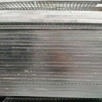 Versatile Interlocking Steel Gratings: Easy to Assemble and Configure